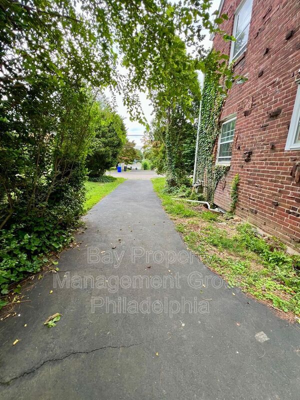 Building Photo - 1121 Greenwood Ave
