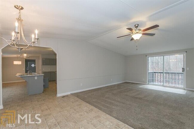 Foto del edificio - 829 John W Breedlove Rd