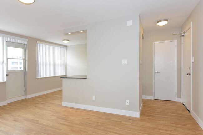 Building Photo - 99 Tyndall Ave