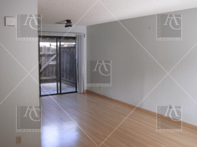 Building Photo - 2 bed 1.5 bath upper westside, close to UCSC