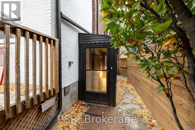 Building Photo - 82 Dovercourt Rd