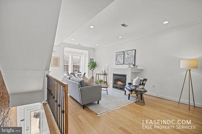 Foto del edificio - 21 Q St NW