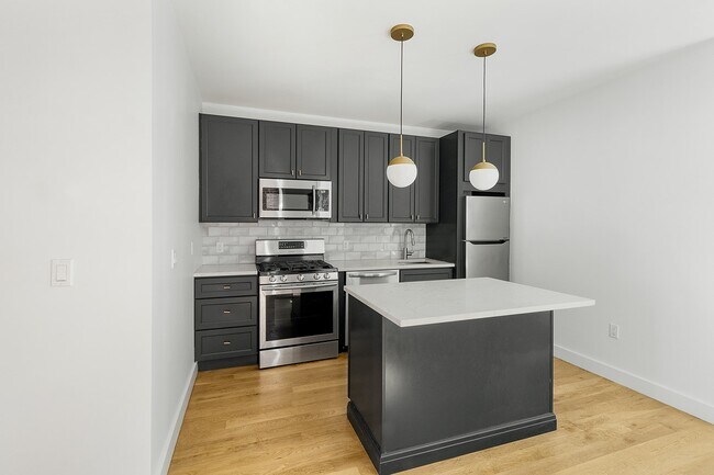 Building Photo - 562A Morgan Ave