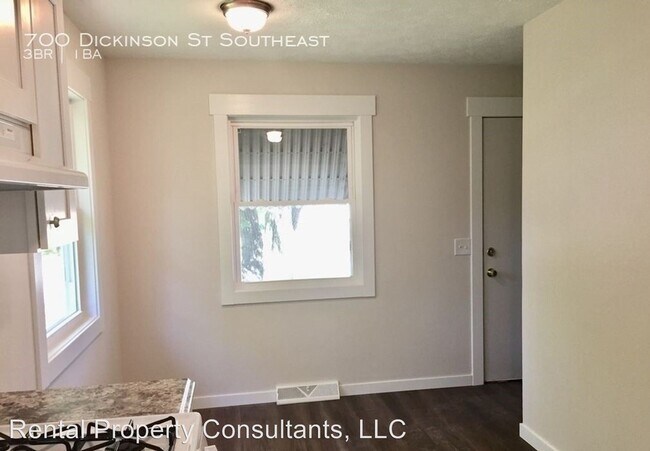 Foto del edificio - 700-704 Dickinson St SE