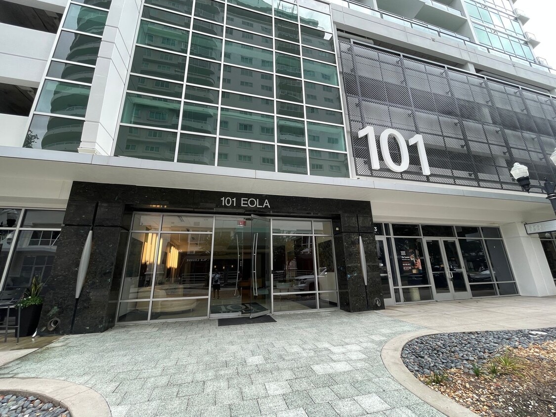 Modern High-Rise Condo in Downtown Orlando... - Modern High-Rise Condo in Downtown Orlando...