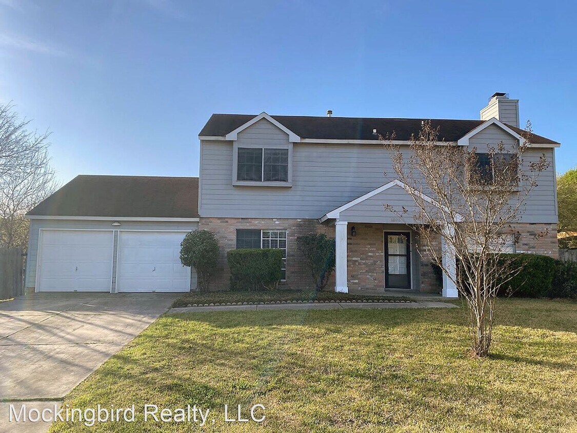 3 br, 2.5 bath House 6806 Highland Bluffs House Rental in San