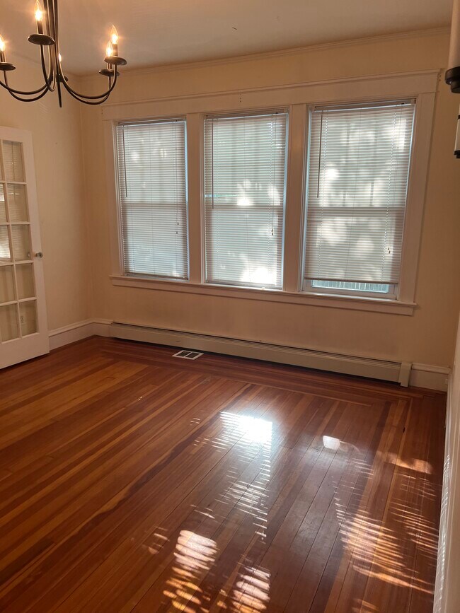 Building Photo - 114 6th St