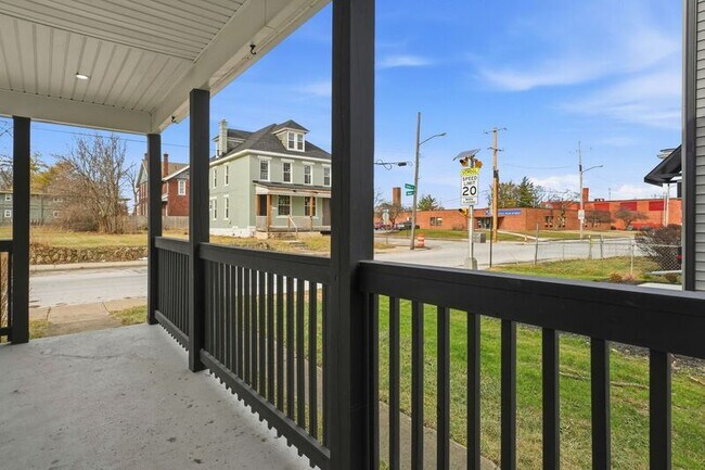Foto del edificio - 522 Kelton Ave
