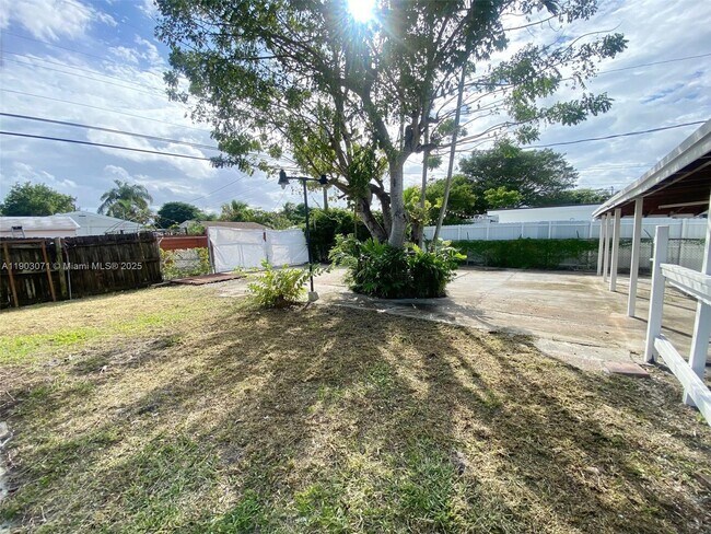 Foto del edificio - 2024 NE 183rd St