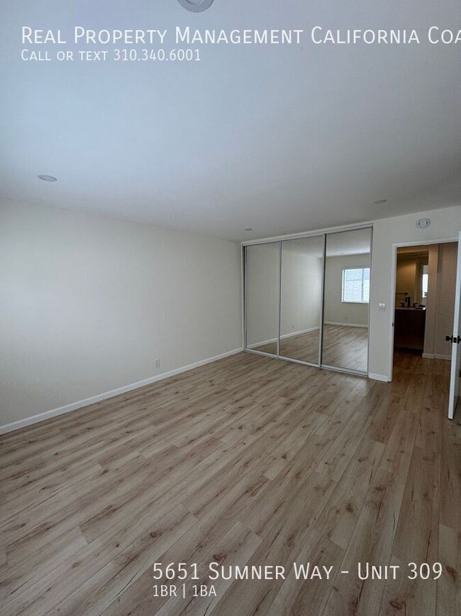 Building Photo - 5651 N Sumner Way