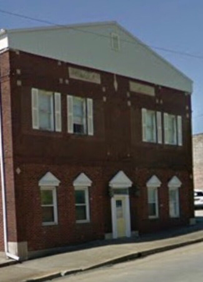Building Photo - 105 E Poplar St.