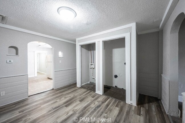 Building Photo - 240 N Beville Ave