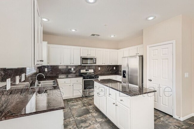 Building Photo - 628 Desert Passage St