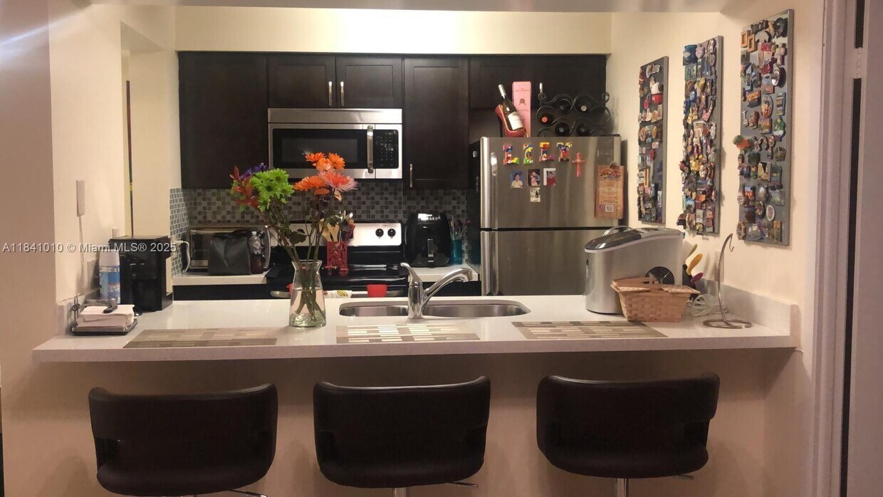 Foto principal - 8120 Geneva Ct