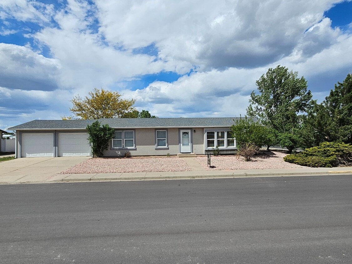 Foto principal - Charming 2bed 2bath home