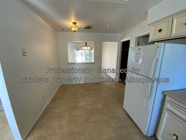 Foto del edificio - 10505 Karen Ave NE