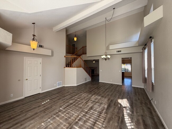 Building Photo - 4-bedroom plus a loft on a court in Escalon!