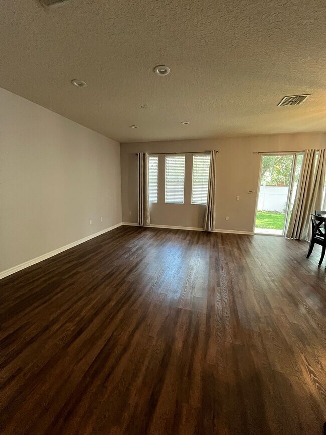 Foto del edificio - Lake Nona - Four bedroom, 3 full bath home...