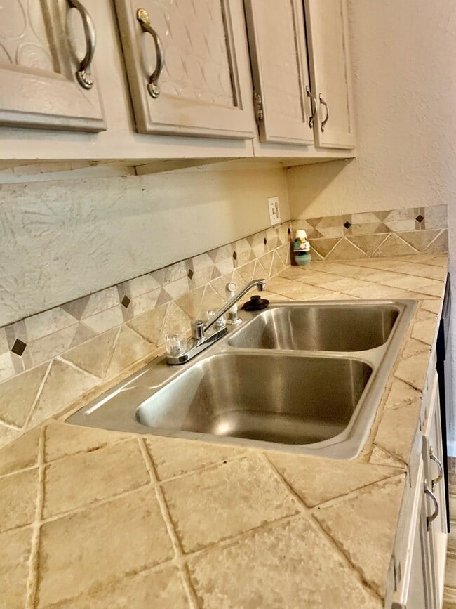 Building Photo - 16118 Lazy Ridge Rd