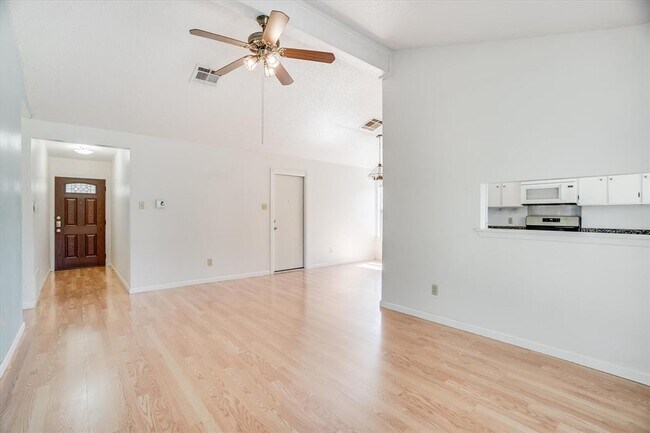 Foto del edificio - 10422 Firethorn Ln