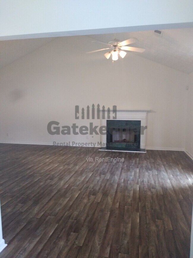 Foto del edificio - 688 River Mist Dr