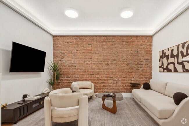 Building Photo - 125 E 83rd St