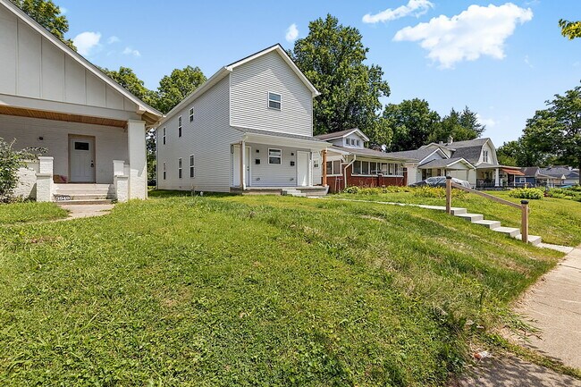 Building Photo - 3947 Rookwood Ave