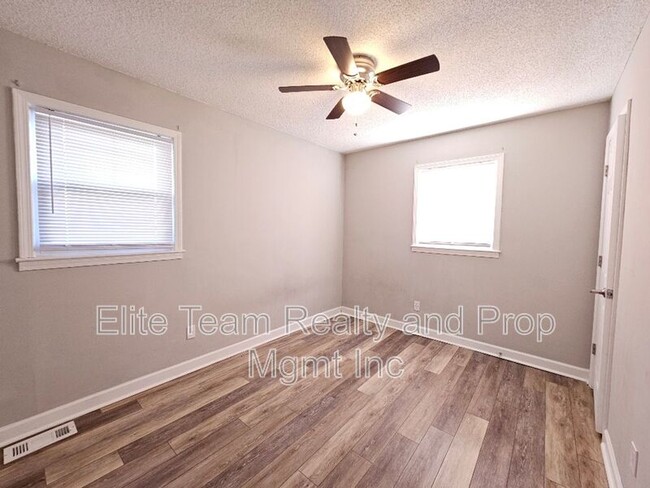 Building Photo - 123 Duckett Ct