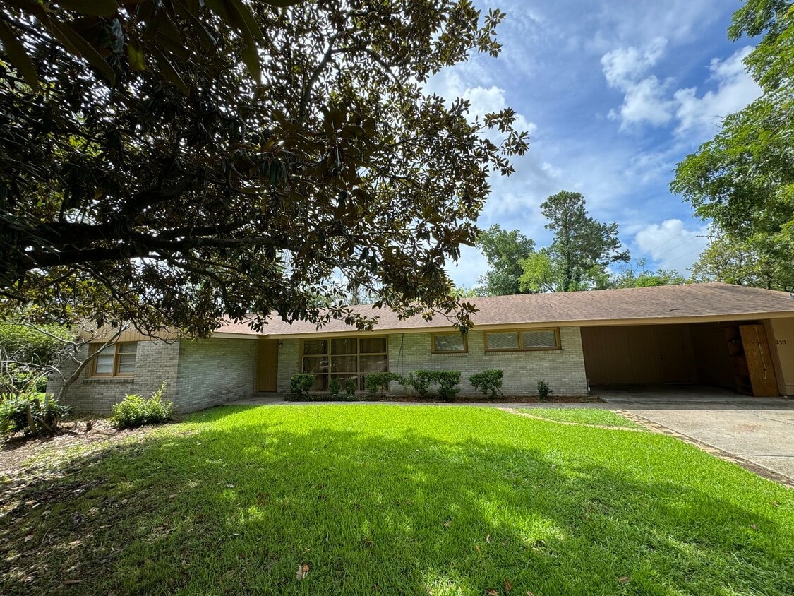 2313 W Contour Dr, Baton Rouge, LA 70809 House Rental in Baton Rouge