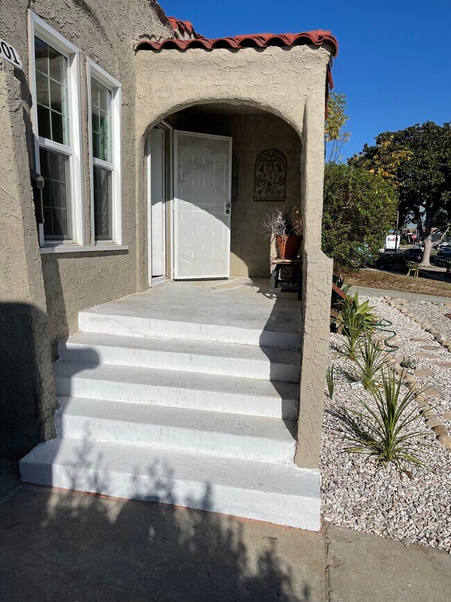 Steps - 7501 La Salle Ave