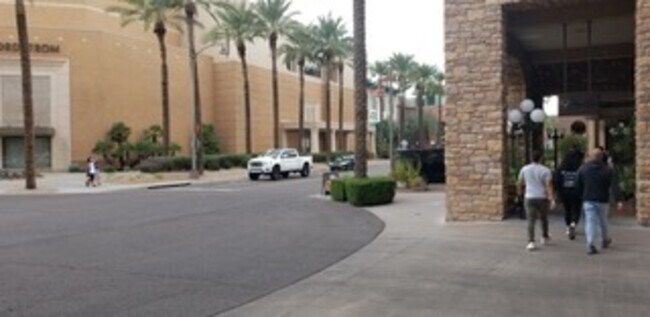 Building Photo - 7301 E Rancho Vista Dr