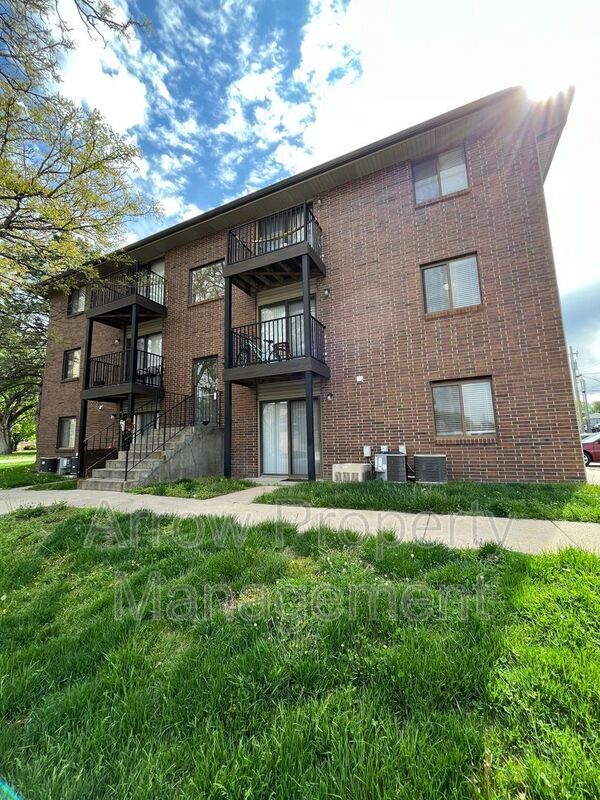 Building Photo - 3405 Holdrege St