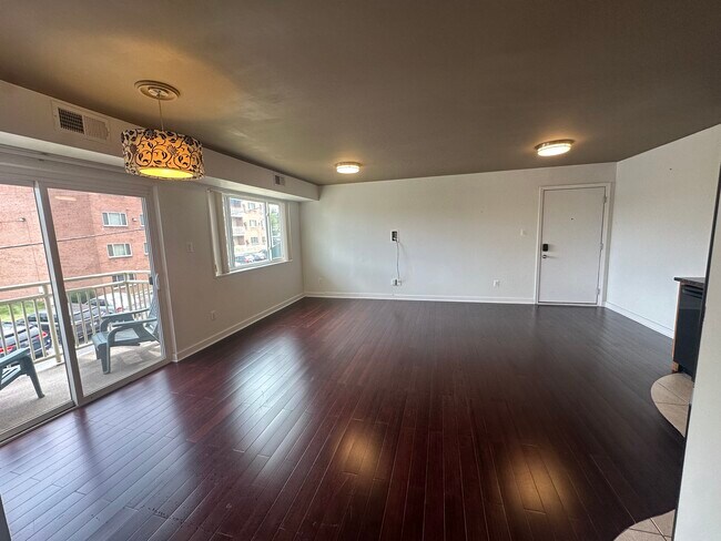 Foto del edificio - 4272 E Capitol St NE