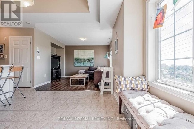 Photo du bâtiment - 625-625 Dundas St W