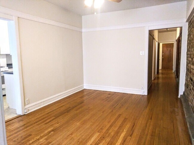 Foto del edificio - 709 W Cornelia Ave