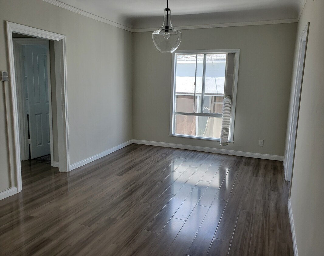 Living Room with Air Conditioer - 851 Sanborn Ave