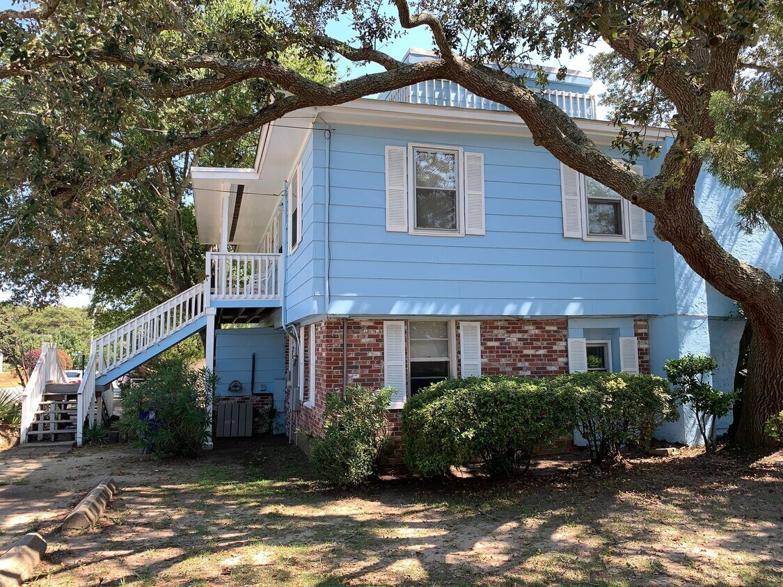 Walk to the Beach - 2 Bedroom, 1 Bath, Unf... - Walk to the Beach - 2 Bedroom, 1 Bath, Unf...