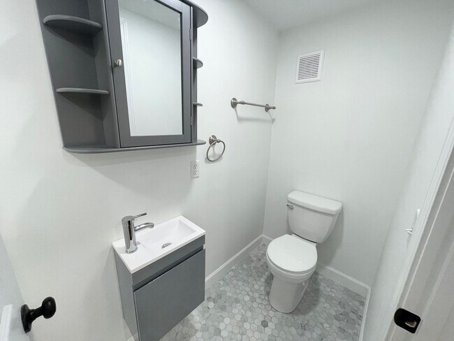 Foto del edificio - Newly Renovated 1 bedroom