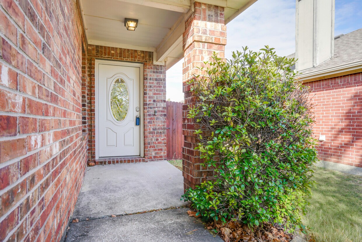 Primary Photo - 9940 Carter Dr