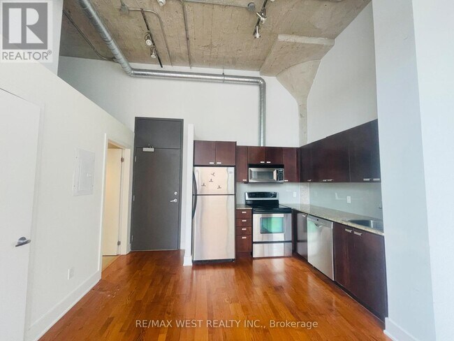 Photo du bâtiment - 637 Lake Shore Blvd W