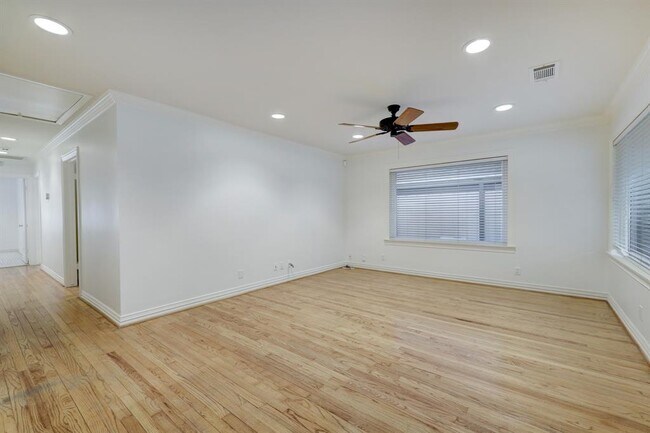 Building Photo - 1822 Watercrest Dr