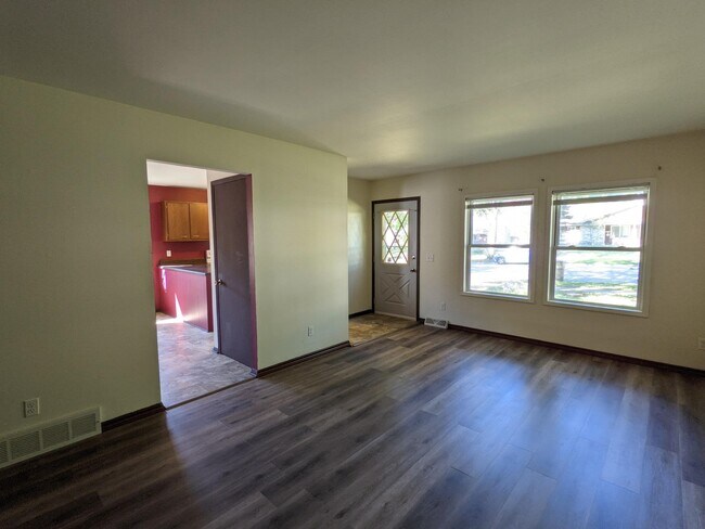 Building Photo - 1407 Prairie Rd