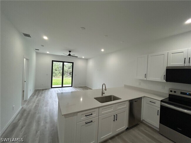 Foto del edificio - 457 Bell Blvd