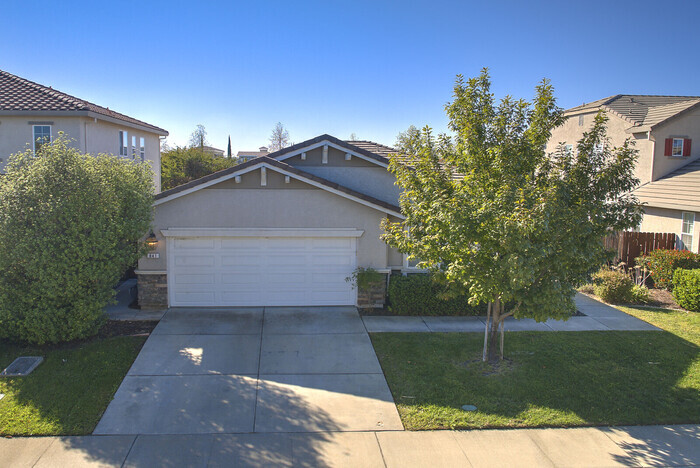 Primary Photo - Gorgeous Home In Lincoln Crossing