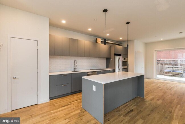 Foto del edificio - 2328 Memphis St