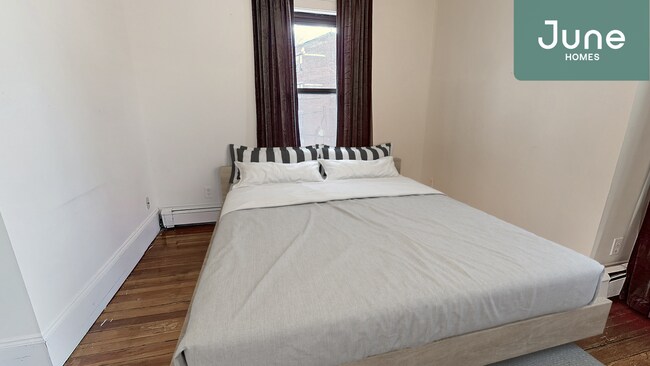 Foto del edificio - Queen room in 6-bed/2.0-bath Home