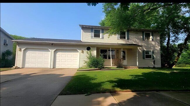 Foto del edificio - 451 N Saint Bernard Dr