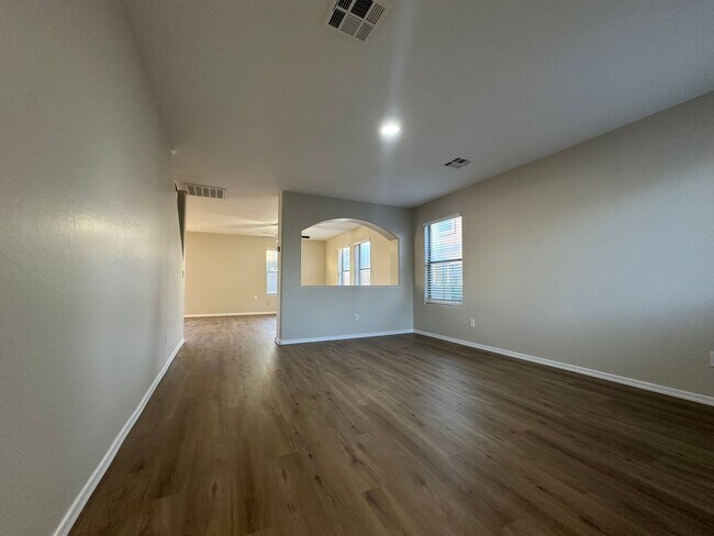 Foto del edificio - San Tan Valley, 4 bed, 2.5 bath, huge loft, 2300 sqft, 3 car garage