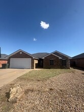 Building Photo - 725 Almond Tree Ln