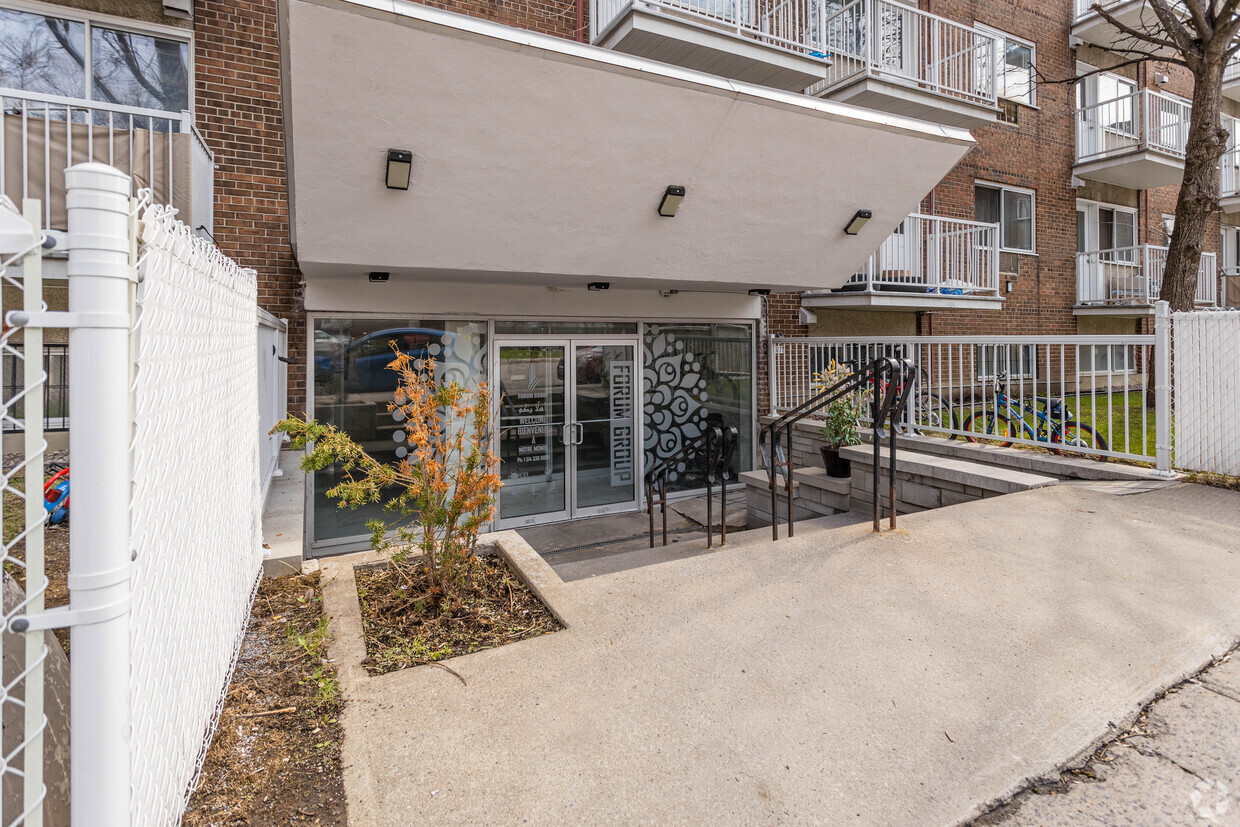Building Photo - Forum Batiments